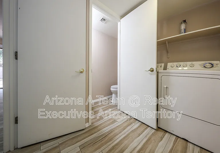 2416 W Chris Oliver Way — Photo 11