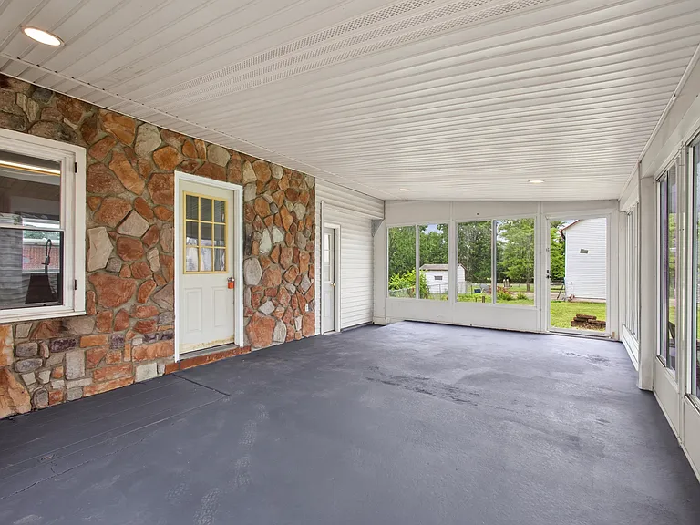 1200 Montgomery Ave — Photo 18