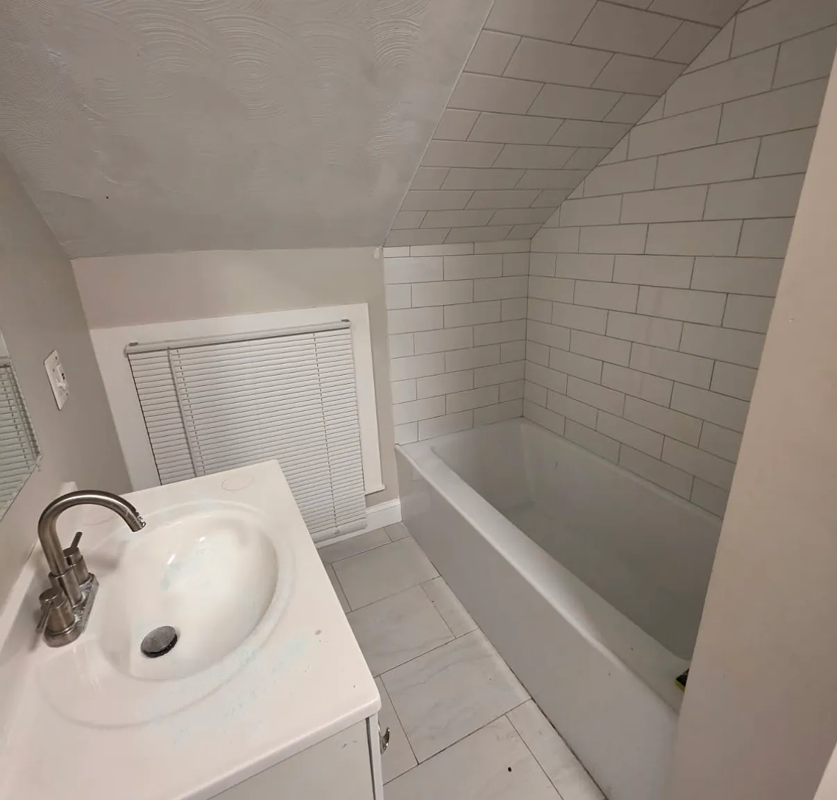 3 bed, 1100 sqft, $1,850 — Photo 1