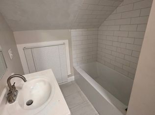 439 Middle St #3, Fall River, MA 02724