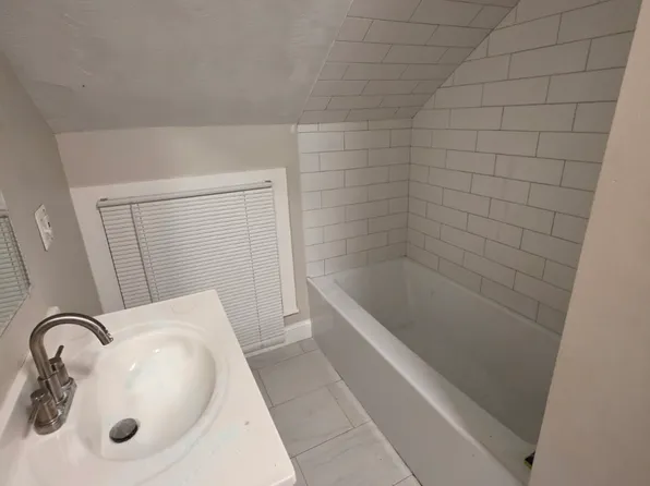 439 Middle St #3, Fall River, MA 02724