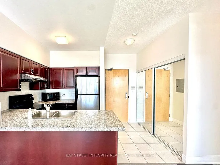 7373 Kennedy Rd #Penthouse 02 — Photo 3
