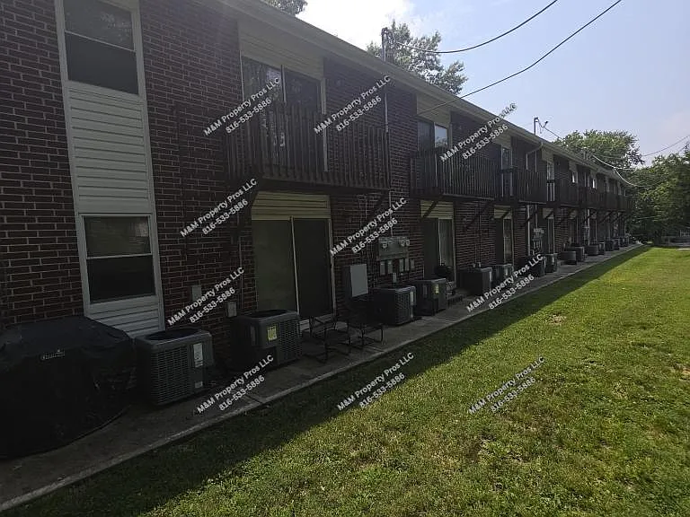 21 N Riley St — Photo 17