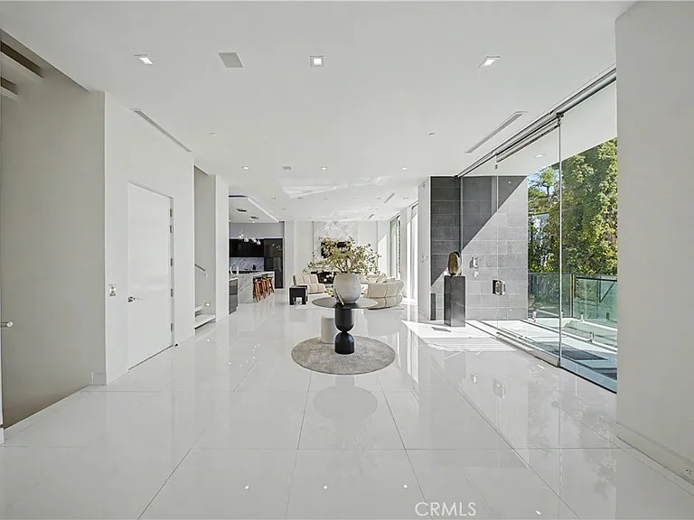9459 Beverly Crest Dr — Photo 8