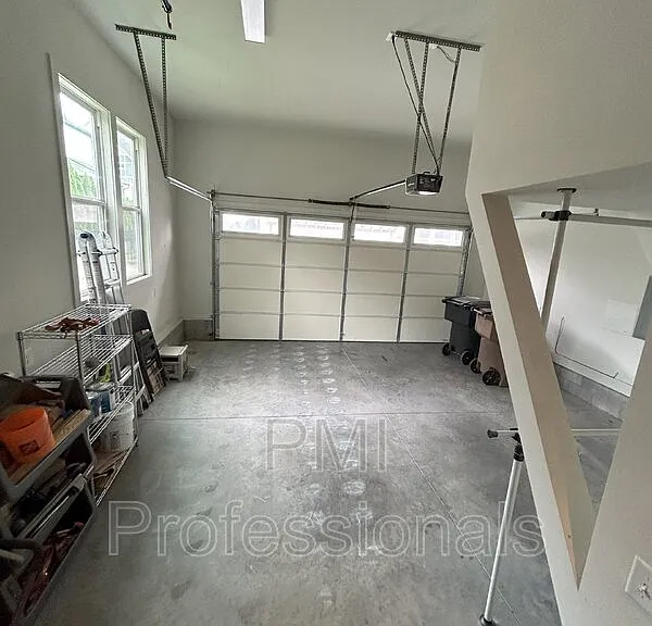 111 Creighton Ave #B — Photo 20