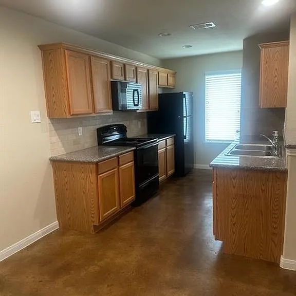 16920 W Juneau St — Photo 5