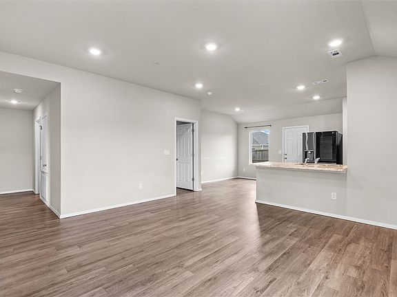 3rd image of 5546 Sugarloaf Ave