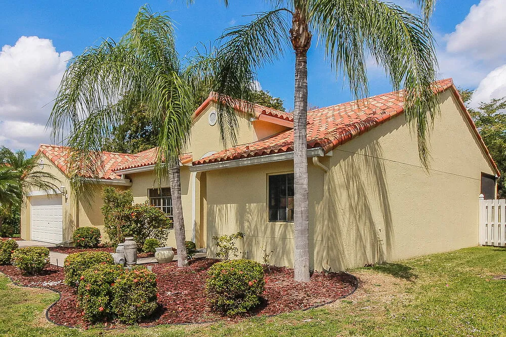 3 bed, 2.0 bath, 2265 sqft, $3,635 — Photo 3