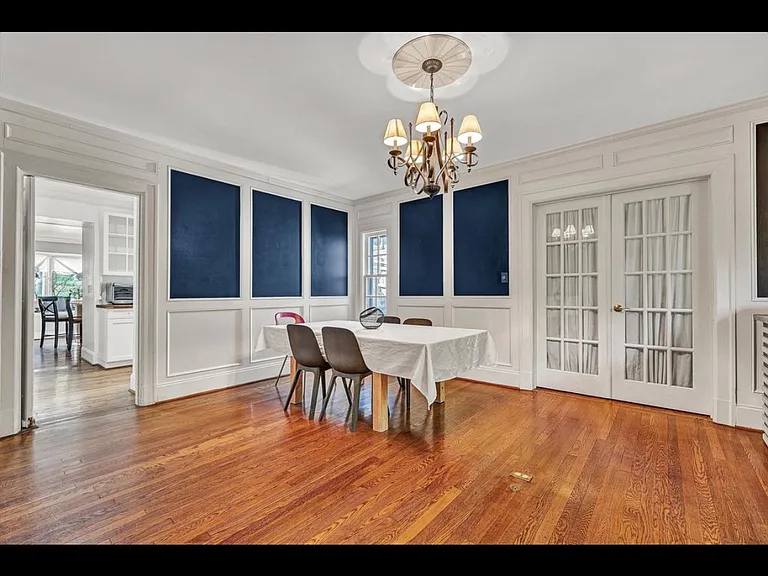2410 Cornwallis Ave SE — Photo 3