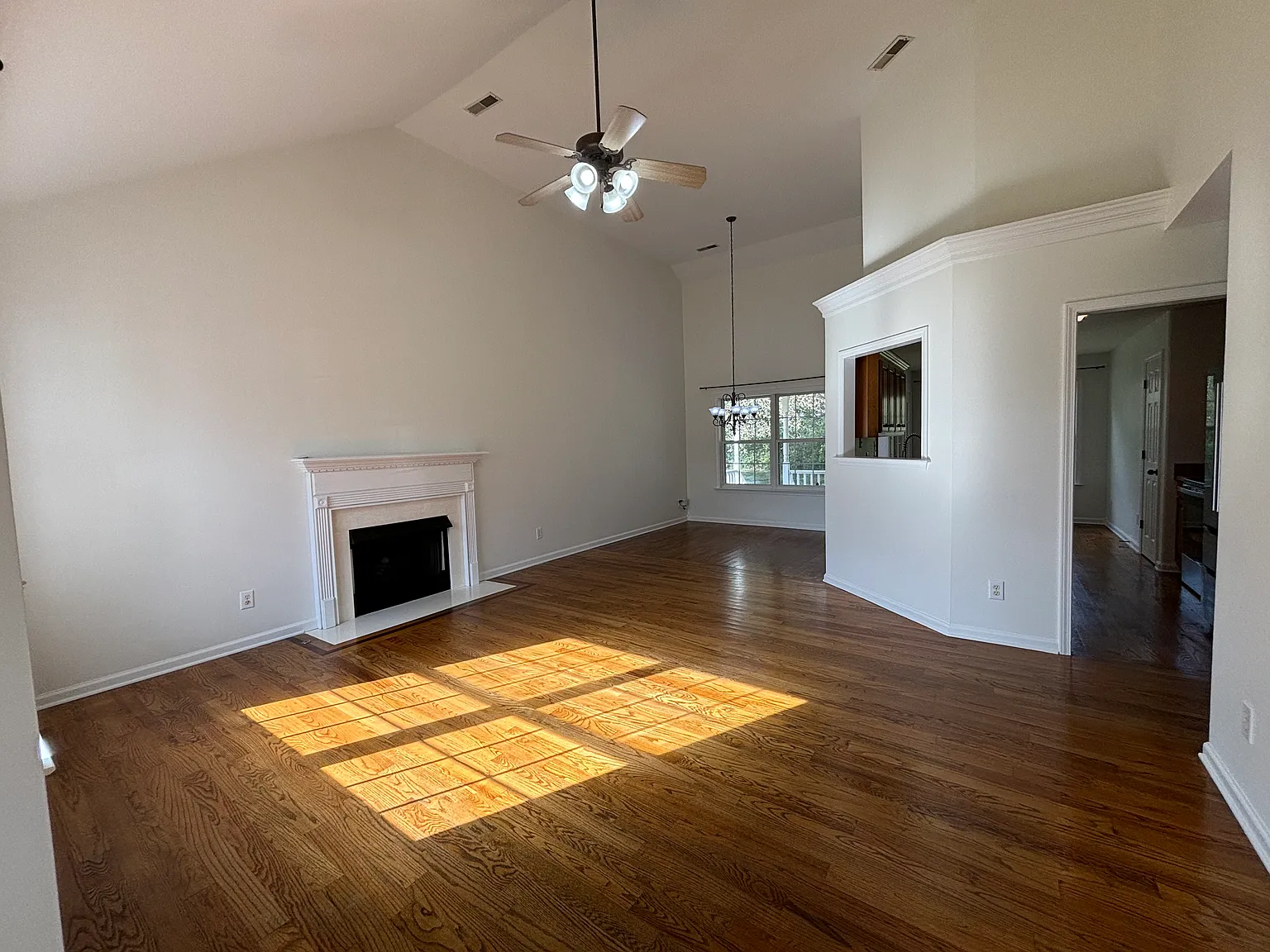 3 bed, 1863 sqft, $2,600 — Photo 2