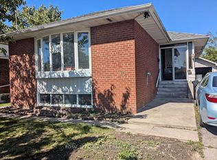 15 Beacham Cres, Toronto, ON M1T1M9