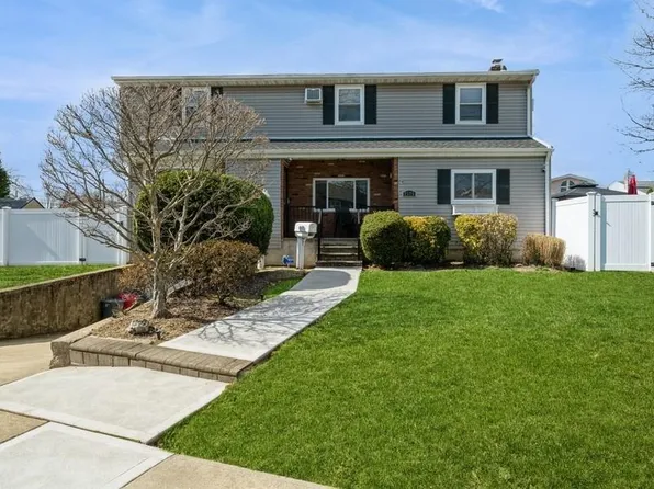 2375 Wallen Lane, North Bellmore, NY 11710