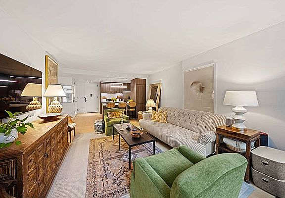 3rd image of 525 W 52nd St APT 3CN