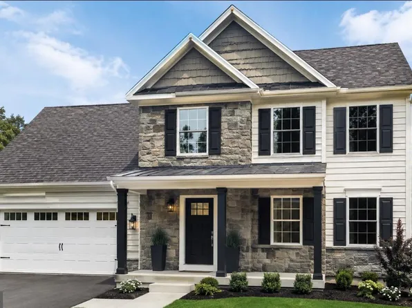 2 Stream Dr, Carlisle, PA 17013