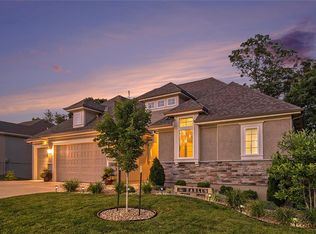 7415 NW Forest Lakes Dr, Parkville, MO 64152