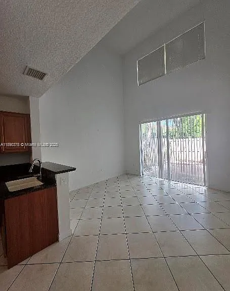 11525 NW 71st St — Photo 5