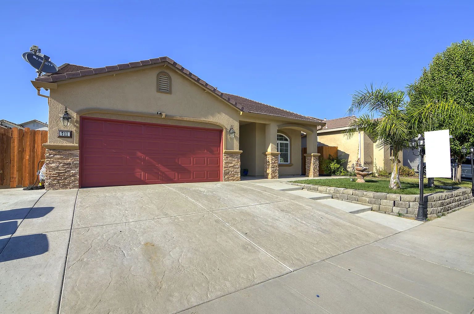 711 Frayne Way photo 1