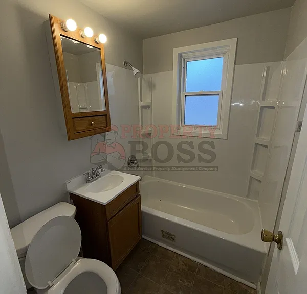 816 E 35th Ct — Photo 6