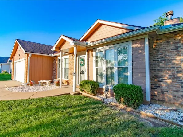 1213 Fox Run Dr, Warrensburg, MO 64093