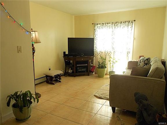 5th image of 861 Underhill Ave