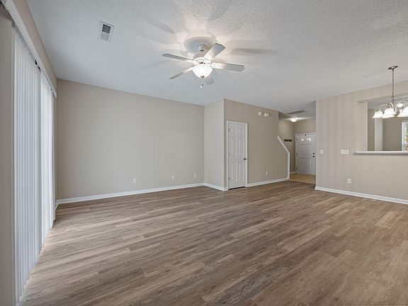 4th image of 404 Auburn Square Dr
