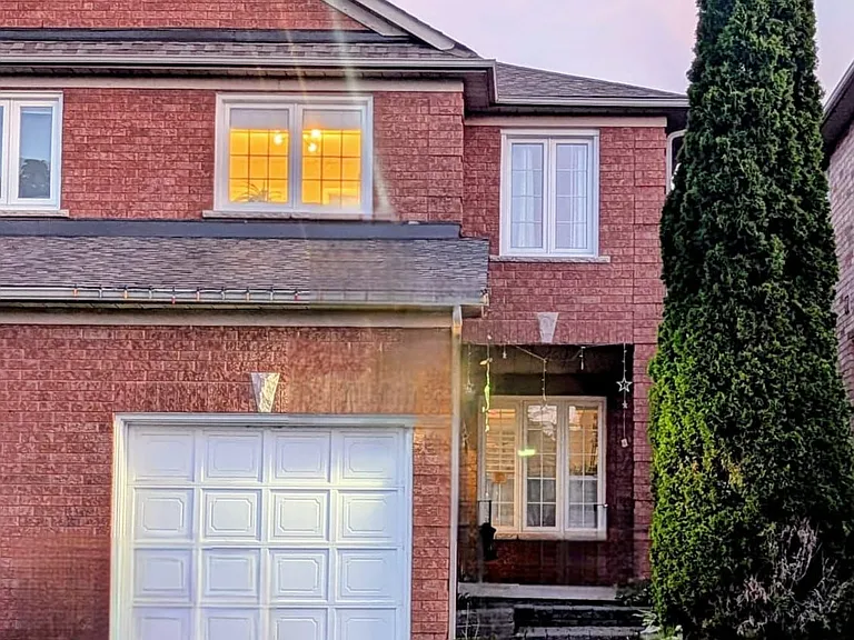 5470 Palmerston Cres — Photo 1