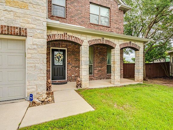 3rd image of 2061 Genesta Dr