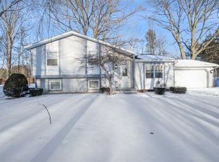 2321 Candlestick Ct, Midland, MI 48642