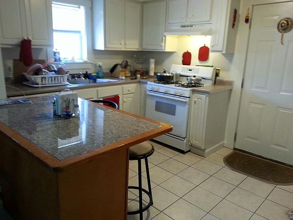 2nd image of 359 Lonsdale Ave