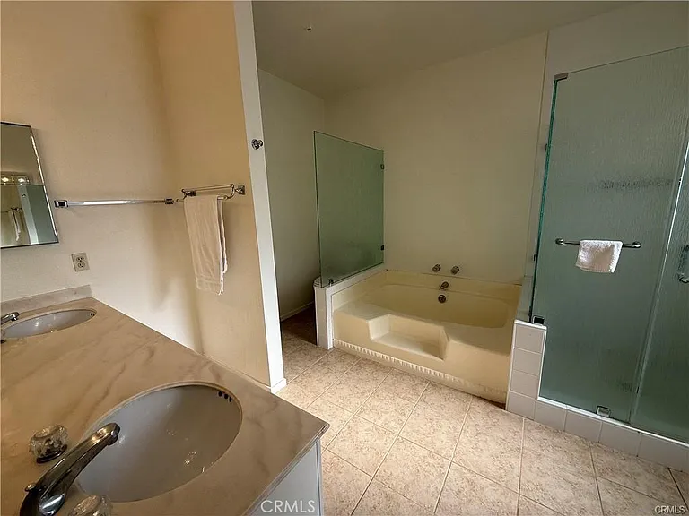 415 W Duarte Rd — Photo 14