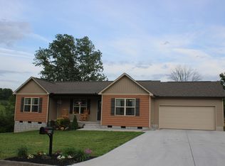 119 Storm Ln, Jacksboro, TN 37757