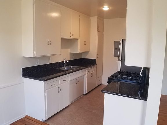 3rd image of 1047 Euclid St APT 2