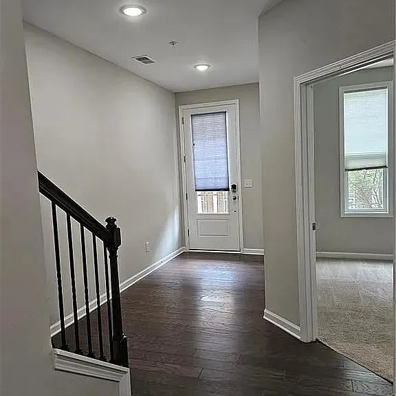 731 Topsail Ln — Photo 2