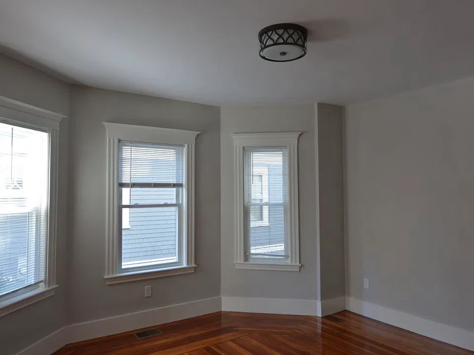 58 Bromfield Rd #1