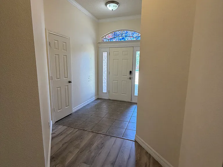 1001 Pontiac Ave — Photo 3