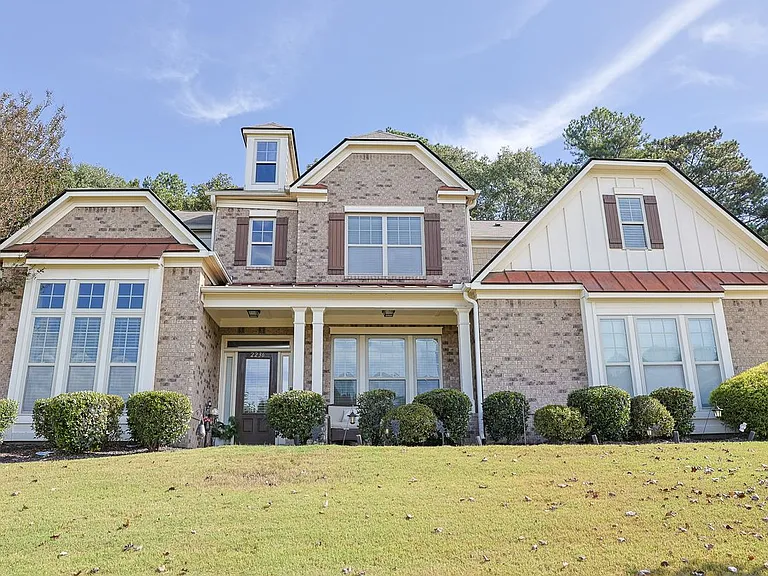 2236 Caledonia Dr SE — Photo 1