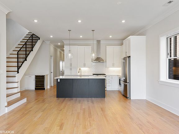 5th image of 3122 N Clybourn Ave #3S