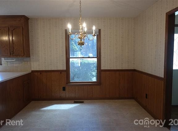 4th image of 2420 Wellington Dr