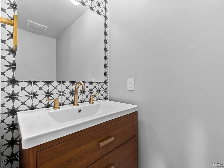 1200 S Monaco Street Pkwy #27 — Photo 9