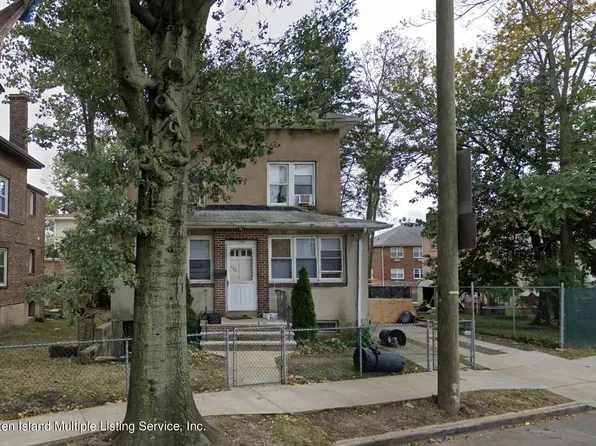1390 Clove Rd, Staten Island, NY 10301