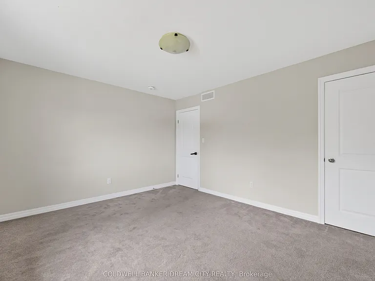 98 Livingston Dr — Photo 40