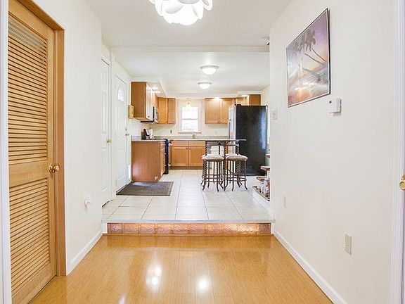 5th image of 505 W Market St