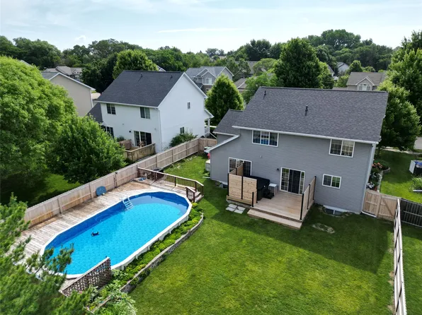 3608 Brook Run Dr, Des Moines, IA 50317