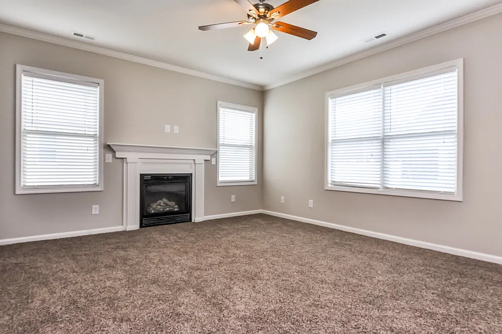 4 bed, 2.5 bath, 1935 sqft, $2,140 — Photo 2