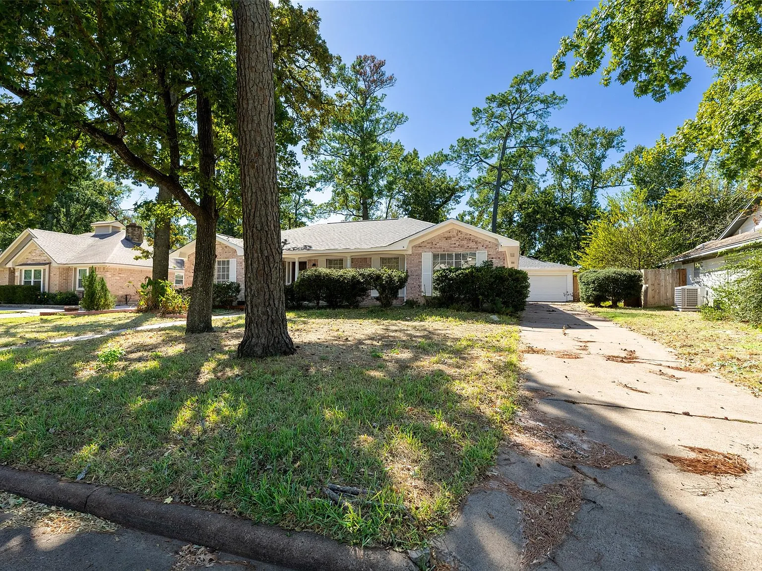 3 bed, 2.0 bath, 2264 sqft, $1,950 — Photo 2