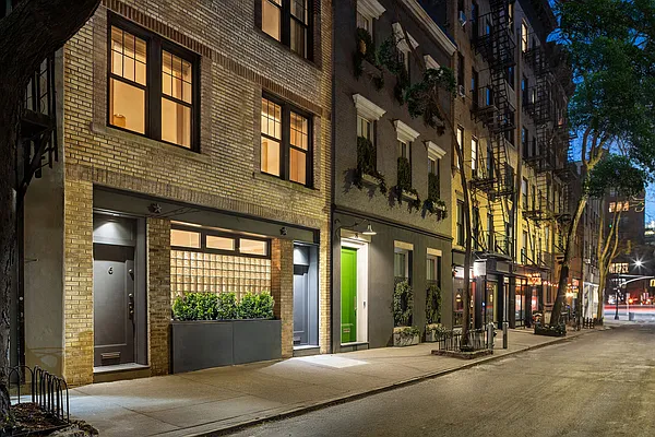 Sold by Compass | media 18