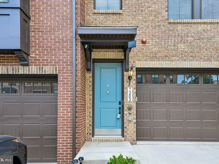 7202 Mountaineer Dr — Photo 2