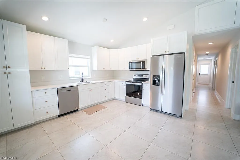 3 bed, 2.0 bath, 1400 sqft, $2,600 — Photo 3