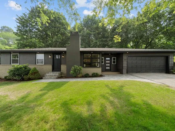 150 Annette Ave, Woonsocket, RI 02895