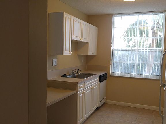 3rd image of 520 SE 5th Ave #520